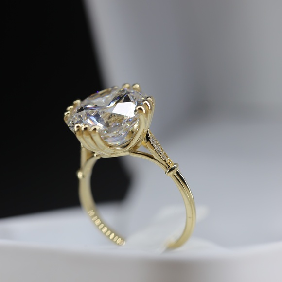 Edwardian Era Ring 7 Carat Round Brilliant Lab-Grown Diamond in Yellow Gold - Picture 5 of 7